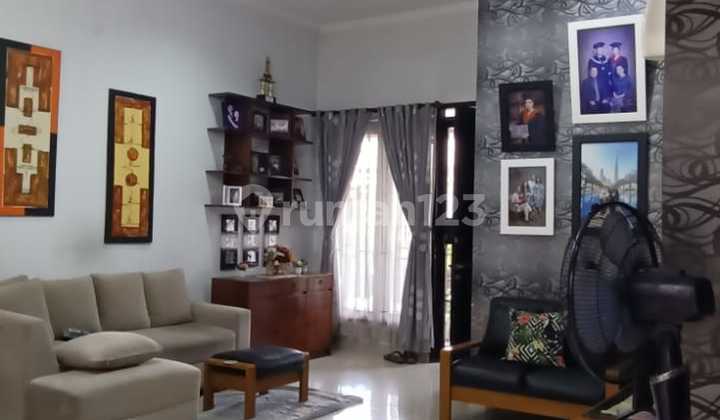 Dijual Rumah Besar Terawat di Komplek Favorit Taman Kopo Indah Tki 3