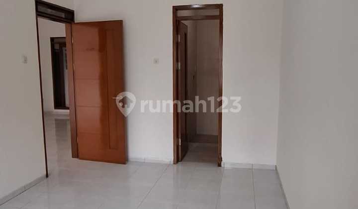 Rumah Terawat Siap Huni di Taman Holis Indah Bandung