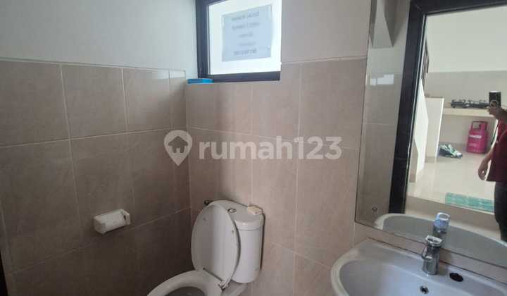 Disewakan Rumah Semi Furnish di Podomoro Park, Amagriya 2