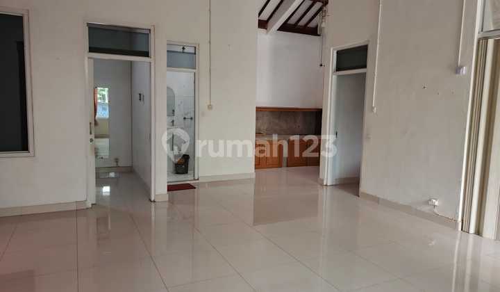 Disewakan Rumah Hook Semi Furnish Area Antapani