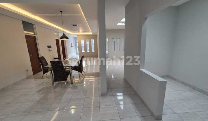 For Sale Comfortable House Ready to Use Semi-Furnished Area Buah Batu Turangga 2