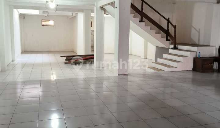 For Rent: 2.5-Storey Strategic Shop House in Ciwastra