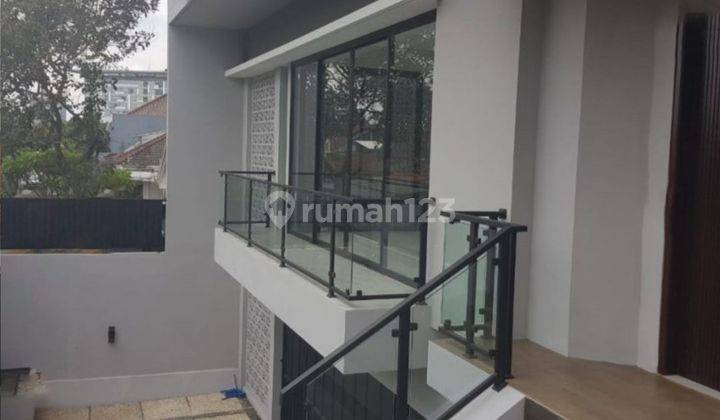 Rumah 4 Lantai Siap Huni di Daerah Pasteur, Bandung Dengan Pemandangan Kota Yang Indah. 1