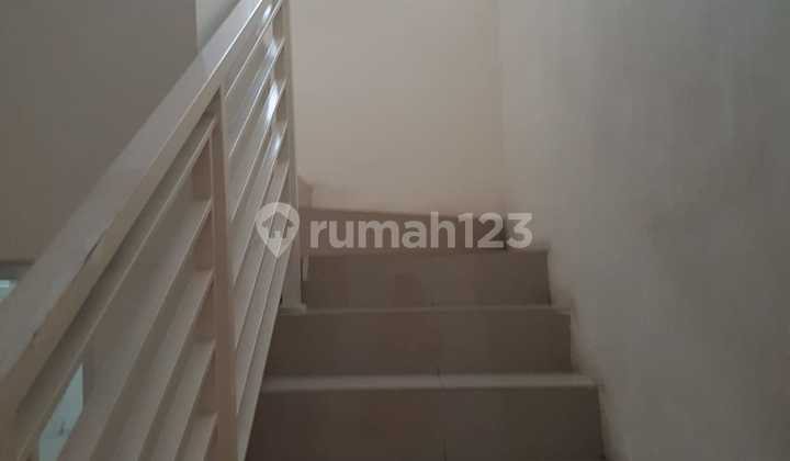 Dijual Rumah Minimalis 2 Lantai di Taman Kopo Indah 5 2