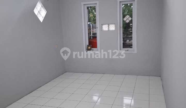 Ruang Usaha Siap Pakai di Mainroad di Cicaheum Bandung Ruang Usaha Siap Pakai di Mainroad di Cicaheum Bandung