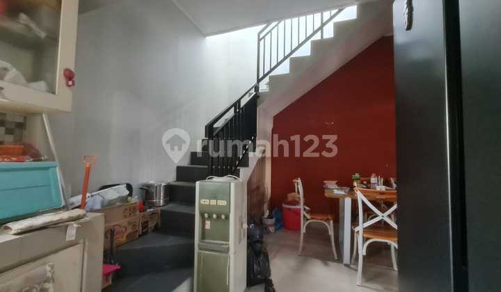 For Sale: 1.5-story minimalist house on a wide road in Cisaranten Arcamanik. 2