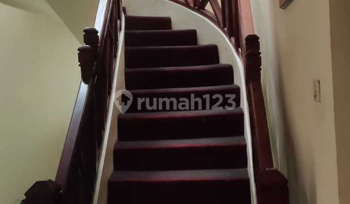 Dijual Rumah 2 Lantai Nyaman dan Asri Area Buah Batu Ruangan 12 Kamar Lokasi Strategis 2