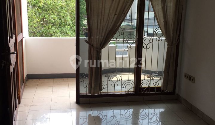 Disewakan Rumah 3 Lantai Batununggal Indah 2