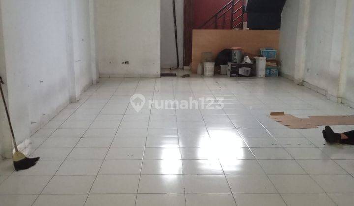 Disewakan Ruko 3 Lantai Lokasi Keren di Metro 2