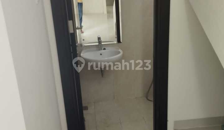 Dijual Rumah Bagus Siap Huni Sudah Renov di Podomoro 2