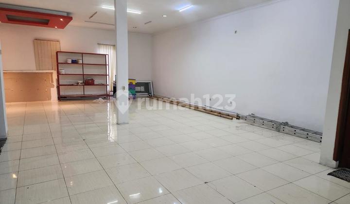 For Rent Main Road Shop House on Jl. Ibrahim Adji Kiaracondong