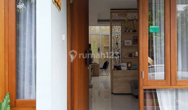 garasi/carport dijual rumah mewah furnsihed cluster