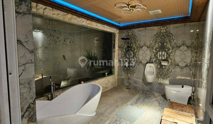 kamar mandi rumah mewah 2 lantai cluater