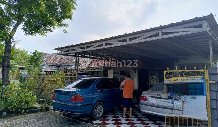 tampak depan dijual rumah jln utama boulevard