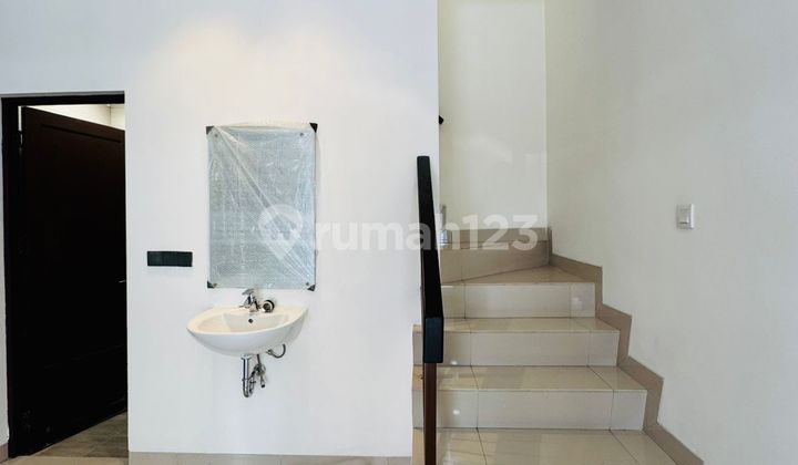 House for Sale at a Loss in Green Village, Size 6x10.5, 2 Floors, South. 2