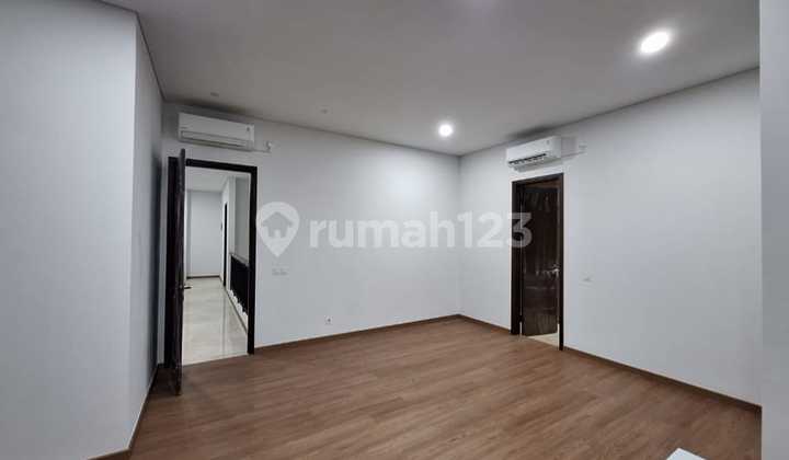 Nice House in The Zora Cluster Kiyomi 200M2 Land Area 350M2 Building Area 3 Floors