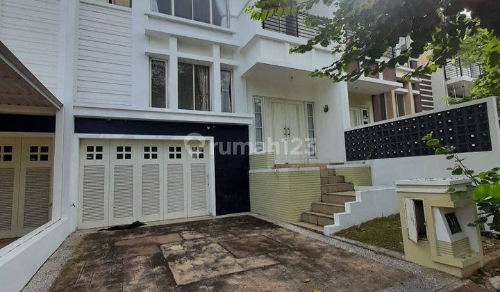 Disewa rumah rapi dan siap huni cluster Crown Golf 2