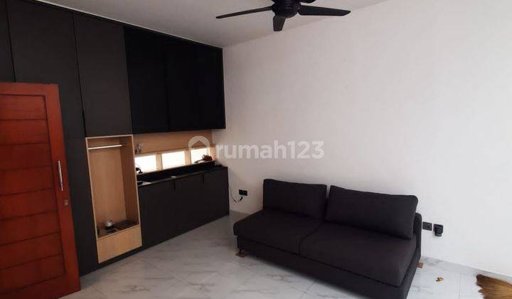 Rumah 2 Lantai Baru Semi Furnished SHM di Jalan Asem  2