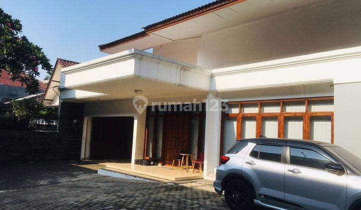 Dijual Rumah Mewah Rapi Dan Siap Huni Semi Furnished 1