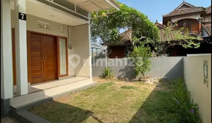 Corner House with East Facing, Spacious Access in North Kebo Iwa, 15 Minutes to Kerobokan, Dalung, and West Gatsu 2