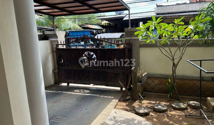 Rumah mewah dipinggir jalan besar daerah gatot subroto akses jalan lebar 7 meter 2