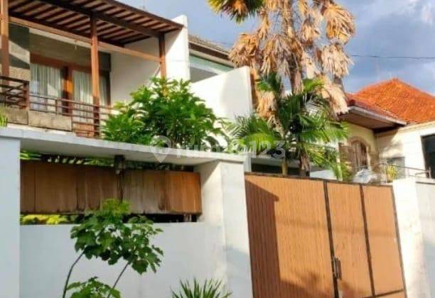 Rumah mewah semi villa furnish modern minimalis dekat renon 1