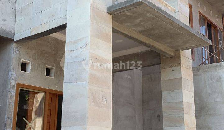 Rumah modern dua lantai ditengah antara teukur umar dan pedungan dengan akses mobil papasan