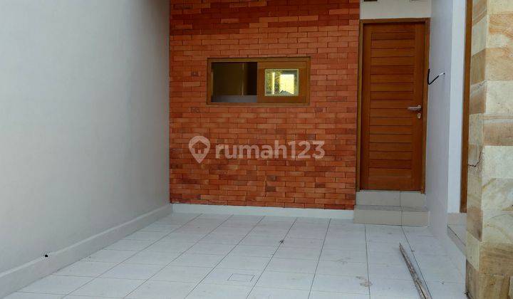 The house is very strategic in the middle between Pedungan and Teuku Umar, close to Kerobokan, Kuta or the toll entrance 2