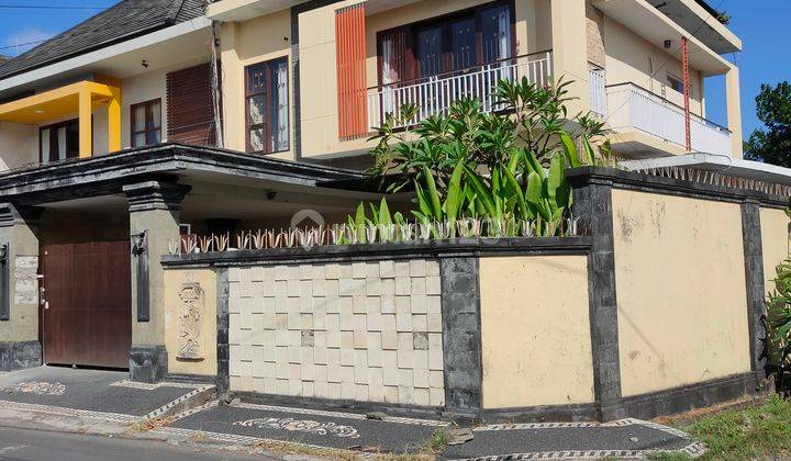 Langka!! Rumah mewah posisi hook akses jalan 10 meter sangat dekat sekali ke jalan utama raya puputan 1