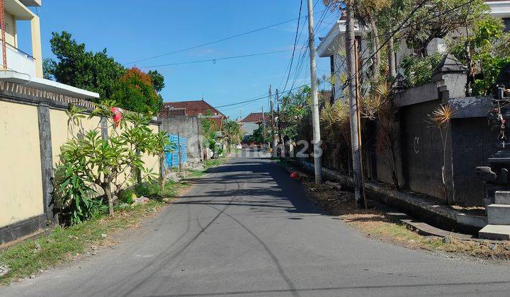 Langka!! Rumah mewah posisi hook akses jalan 10 meter sangat dekat sekali ke jalan utama raya puputan 2