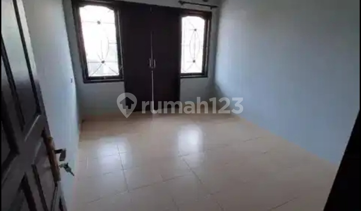 Spacious Renon House, Central Laksmana Street, Car Access, Close to Sanur and Plaza Renon Mall. 2