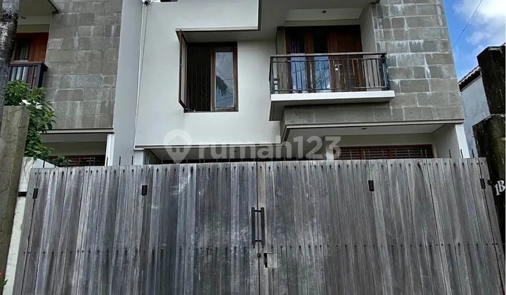 Rumah Modern Mininalis Dikawasan Eksklusif di Mahendradata 5 Menit ke Kerobokan dan Bali Kiddy