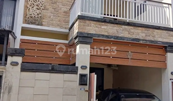 Rumah Dua Lantai Dalam Komplek One Gate System Lokasi di Kebo Iwa Utara Jarak ke Kerobokan 15 Menit Rumah Dua Lantai Dalam Komplek One Gate System Lokasi di Kebo Iwa Utara Jarak ke Kerobokan 15 Menit