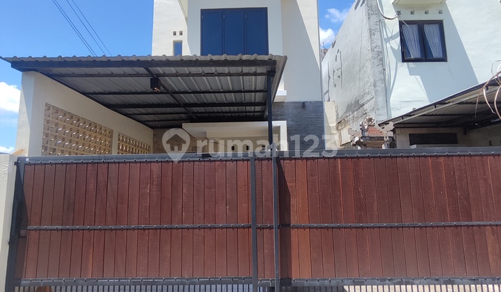 Two-Storey House with Spacious Car Access in Cekomaria, Renovated, Close to East Gatsu