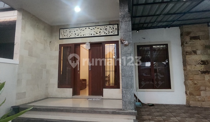Well-Maintained House with 6-Meter Access in Elite Neighborhood, 15 Minutes to Renon and 30 Minutes to Kerobokan Well-Maintained House with 6-Meter Access in Elite Neighborhood, 15 Minutes to Renon and 30 Minutes to Kerobokan