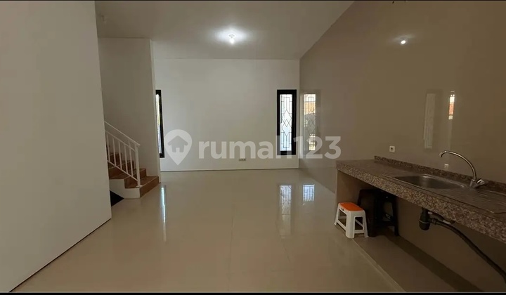 Renon Center With 2-Car Carport on Jayagiri Street, 6-Meter Access, Close to Sanur, Renon, and Sesetan Renon Center With 2-Car Carport on Jayagiri Street, 6-Meter Access, Close to Sanur, Renon, and Sesetan