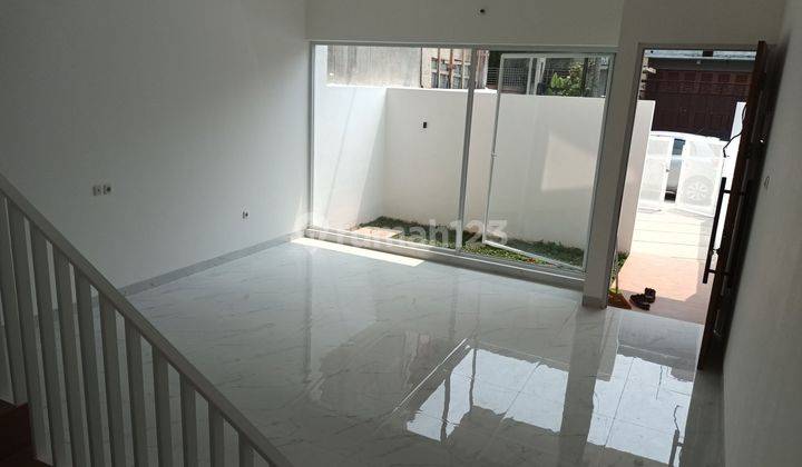 RUMAH CANTIK SOKA UNGU BLOK 85 MERUYA UTARA DM 1