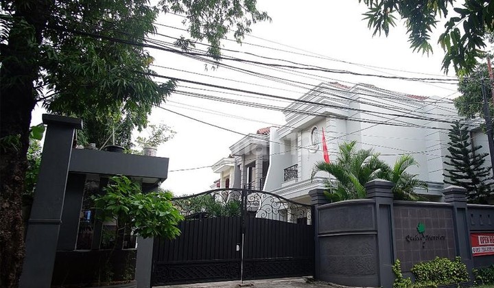 Rumah Mewah Karang Tengah Lebak Bulus
