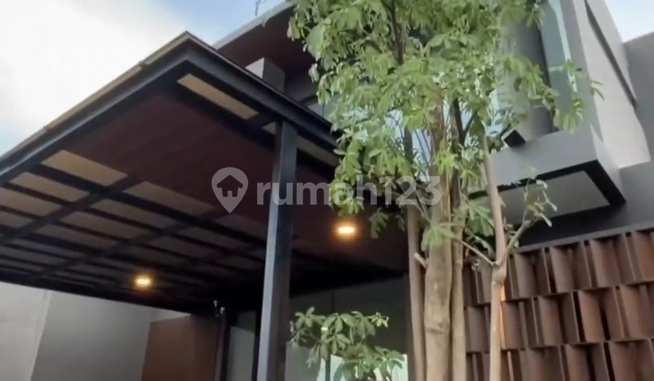 Greenlake Citraland Surabaya House with Attic and Pool Type Vianza