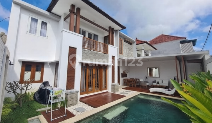 Modern Tropical Villa di Munggu