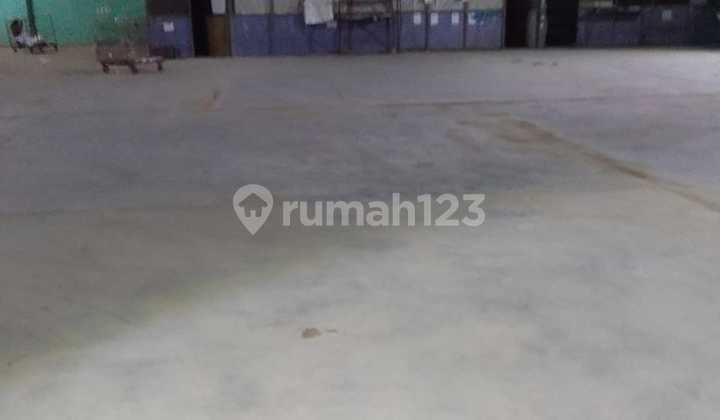 Gudang Besar Strategis di Jalan Soekarno Hatta Bandung