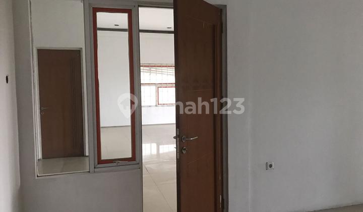 Ready-to-Use Warehouse and Office on Moch Toha Canal, Bandung