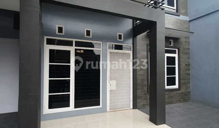Rumah Mewah Siap Huni Jalan Utama di Taman Kopo Indah 2 Bandung 1