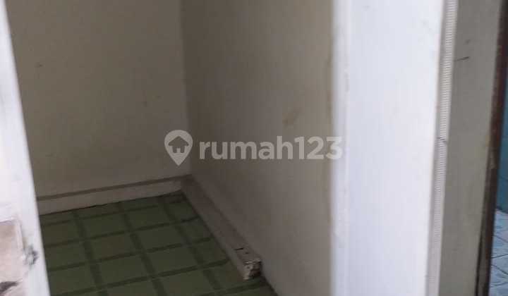 Very Strategic Shop House at the Main Road Center of Bustling Activity in Phh Mustofa 2