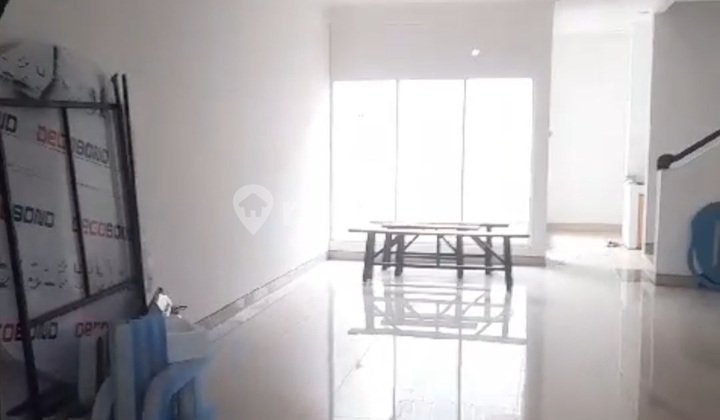 Premium Three-Story Shop House in New Semarang Hill 2