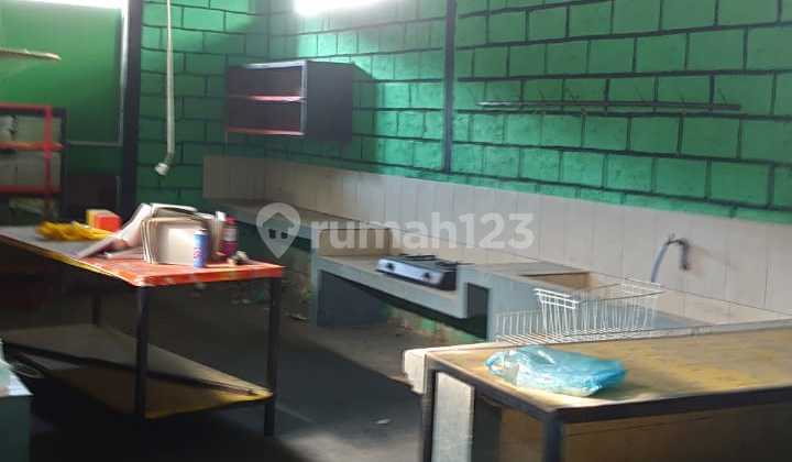 Ruang usaha pinggir jalan raya ramai  4