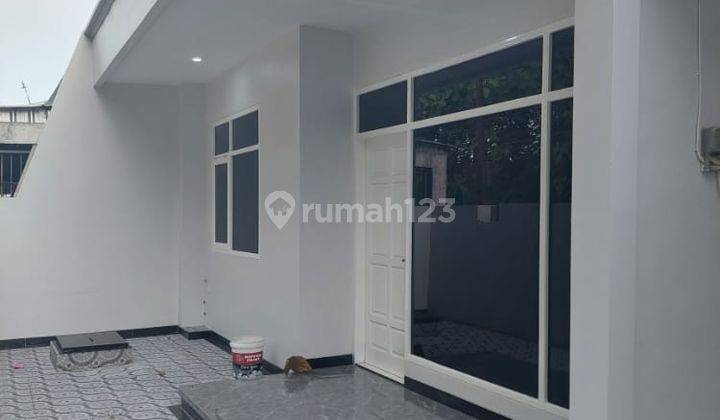 Rumah bangunan baru tengah kota bagus siap pakai 2