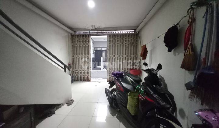 Investasi pinggir jalan raya dua lantai  3