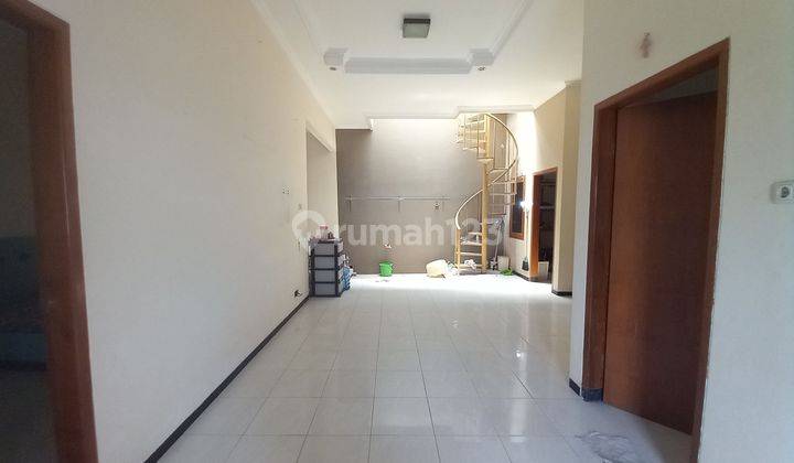 Dijual Rumah Tengah Kota Siap Pakai  2