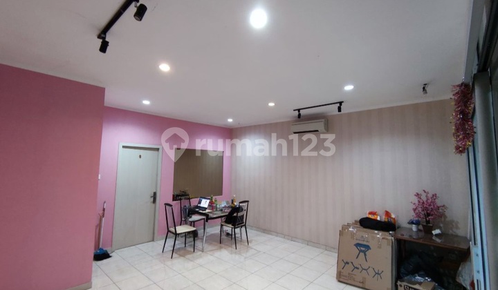 Ready-to-Use Two-Story Graha Padma Boulevard Commercial Building 2